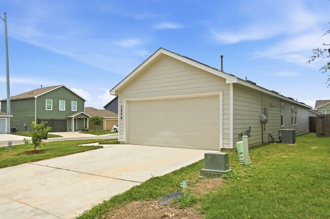 Building Photo - Spacious Southwest San Antonio Home Near Lackland AFB & Major Highways