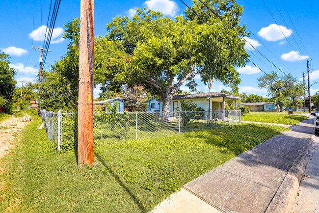 Building Photo - 271 Wayside Dr