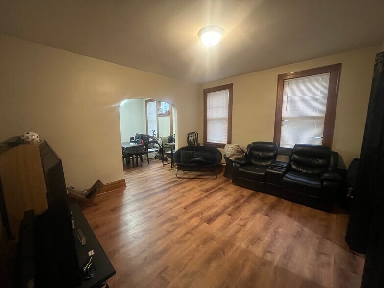 Building Photo - 392 N 12th St