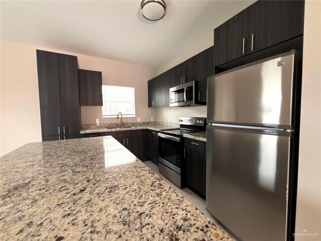 Building Photo - 1405 Alta Vista Dr