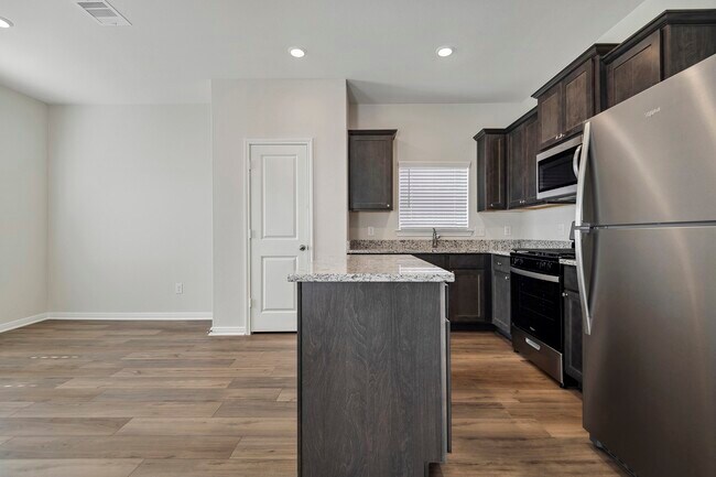 Building Photo - 420 Mystic Slopes Dr