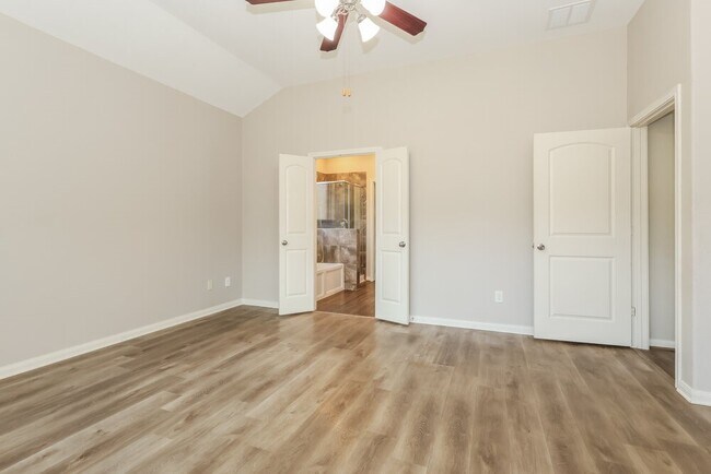 Building Photo - 320 Terra Vis Cir