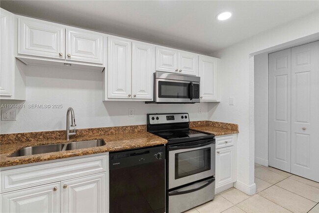 Building Photo - 1800 Sans Souci Blvd