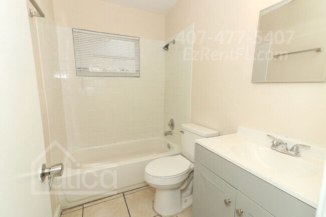 Building Photo - 4 Bed 1 Bath with Carport - Completely Rem...