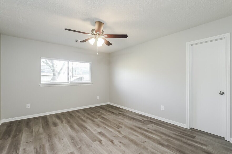 Building Photo - 4923 Bayboro Park Dr