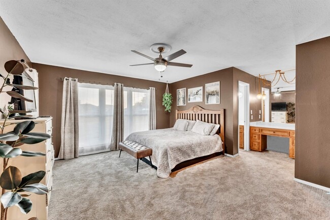 Building Photo - 400 Robin Ln