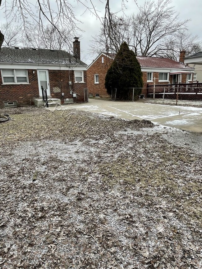 Building Photo - Updated Ranch in Inkster