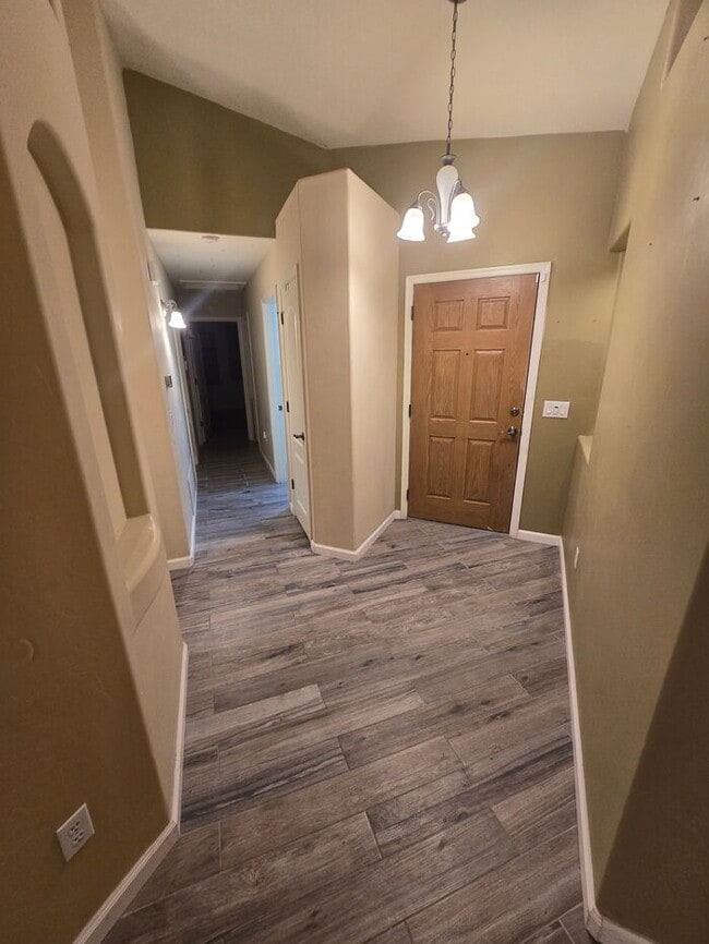 Building Photo - Beautiful 3 bedroom, 2 bath Home available