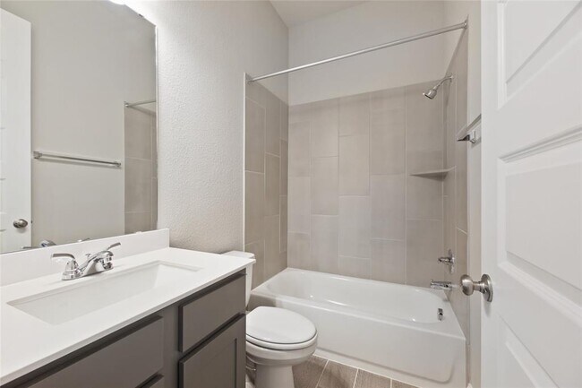 Building Photo - 104 Chinaberry Bnd