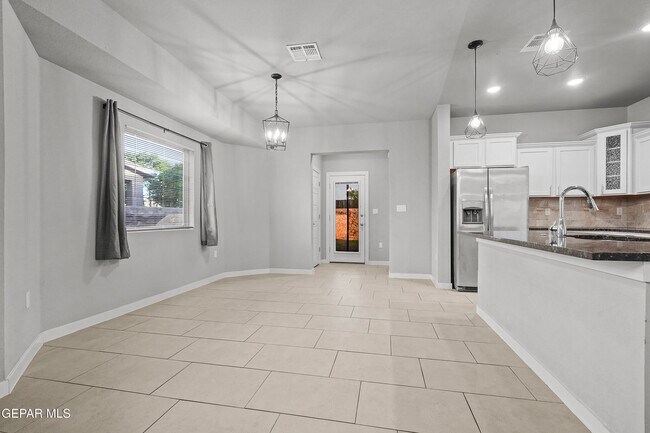 Building Photo - 6981 Black Mesquite Dr