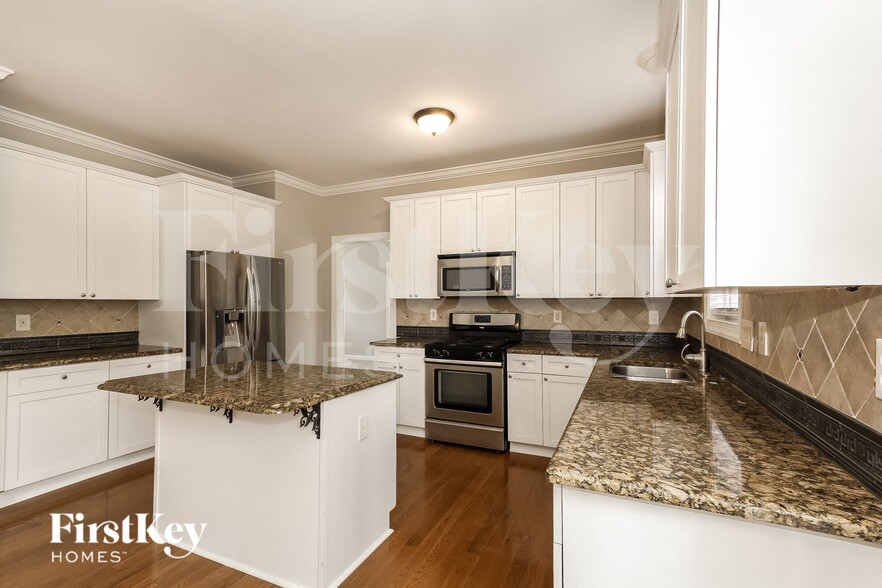 Building Photo - 152 Longboat Rd