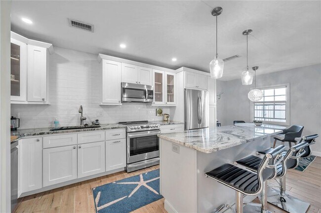 Building Photo - 4728 Beach Dr SE