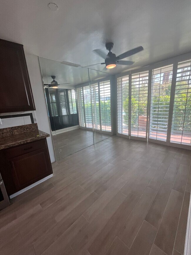 Building Photo - 42415 Rancho Las Palmas Dr