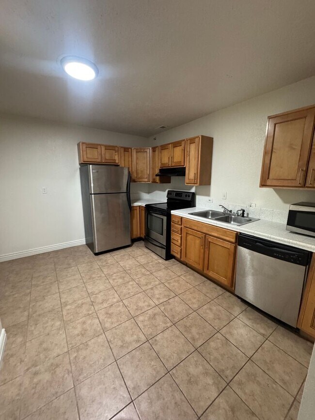 Building Photo - 128 Vidas Ave