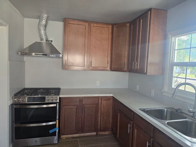 Building Photo - Singe House in garden Grove for Lease