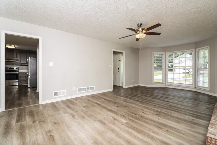 Building Photo - 2981 Sutton Dr SW