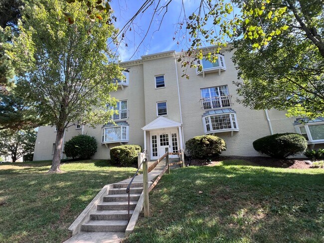 Primary Photo - Walk to Metro - FALLS CHURCH