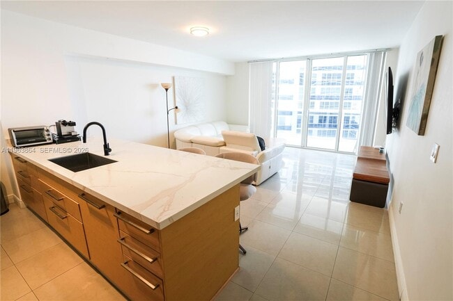 Building Photo - 1830 S Ocean Dr