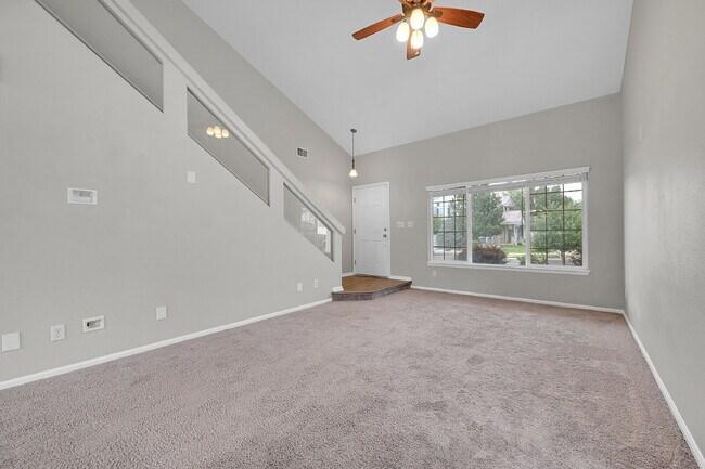 Building Photo - $2,695.00, 3 bed, 2.5 bath located in Denver.
