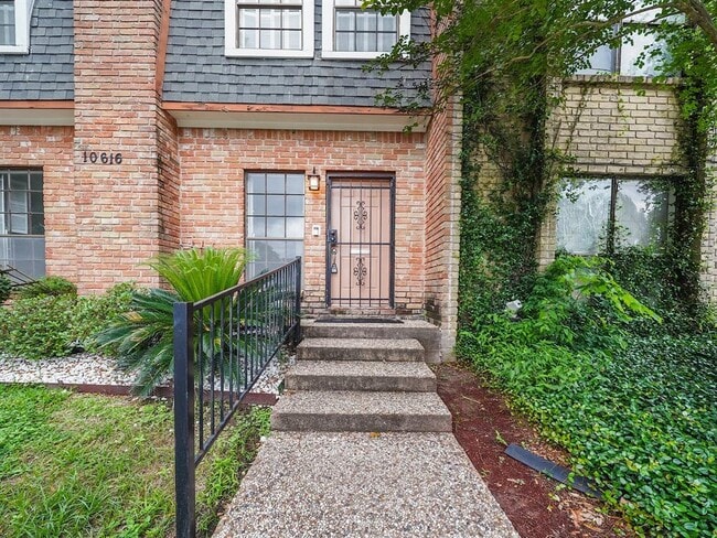 Building Photo - 10616 Bob White Dr