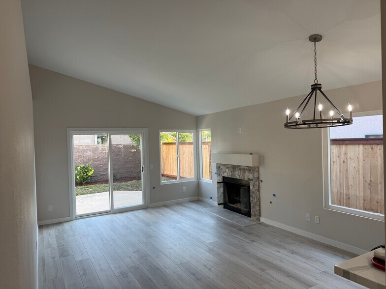Building Photo - 2136 Waterside Dr