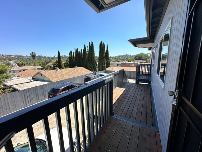 Building Photo - 9906 Buena Vista Dr