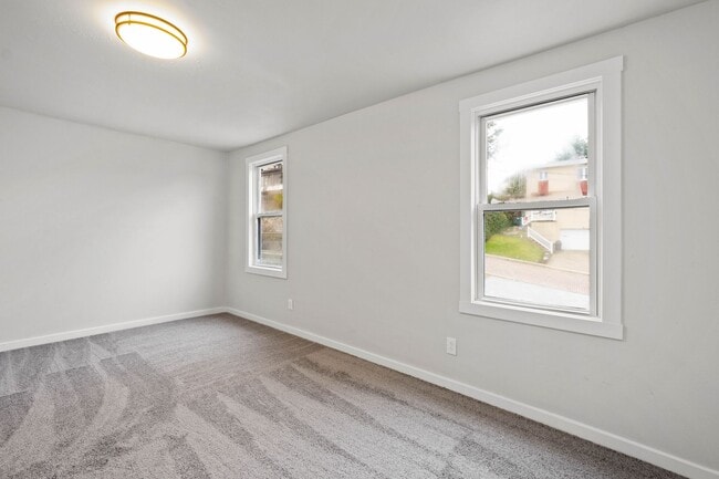 Building Photo - Gorgeous 4 bedroom home in Carrick available May 1!