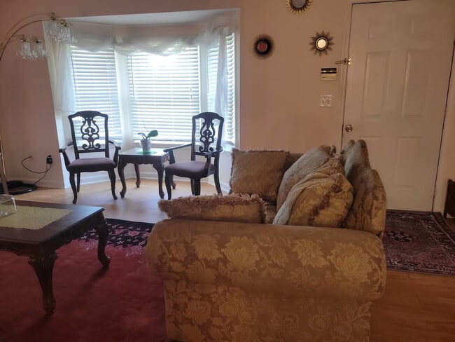 Building Photo - 305 Humble Rd