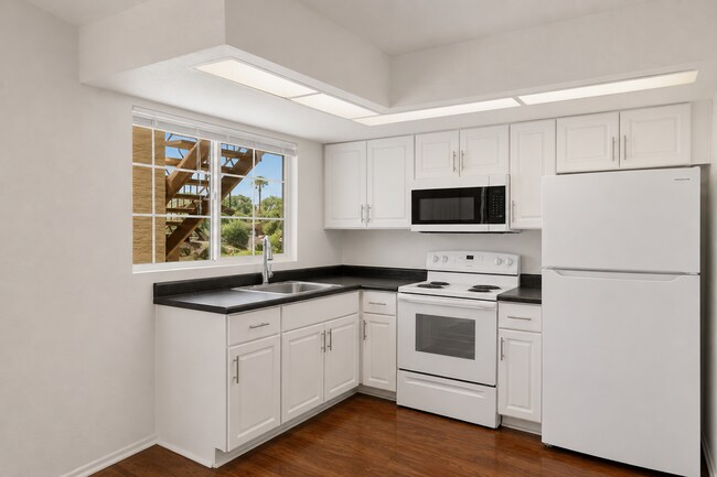 Building Photo - 45 N Phyllis-109