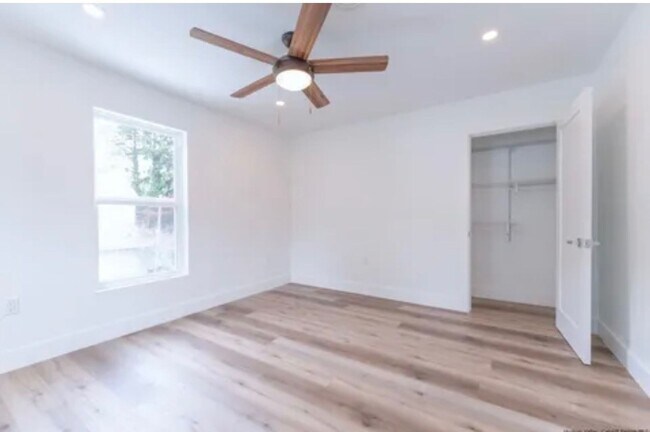 Building Photo - Fully renovated RARE 2BR 2 FULL BATH apartment!