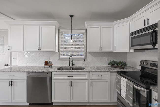 Building Photo - 1613 Armstrong St NW