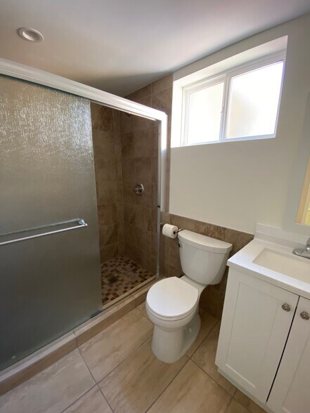 Building Photo - 410 N Glenwood Plz