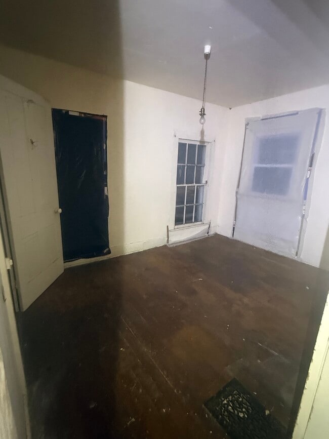 Building Photo - 206 Masters St