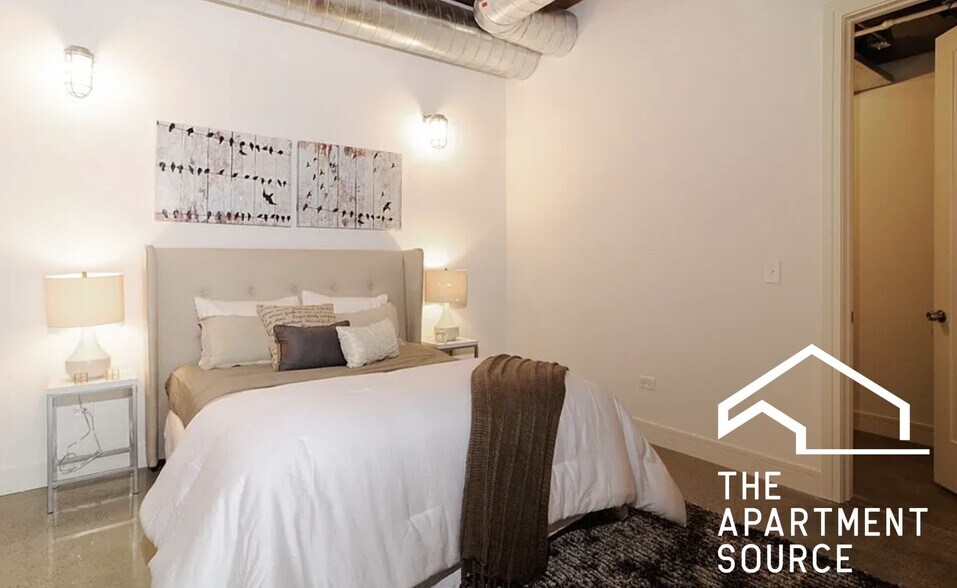 Building Photo - 2614 W North Ave