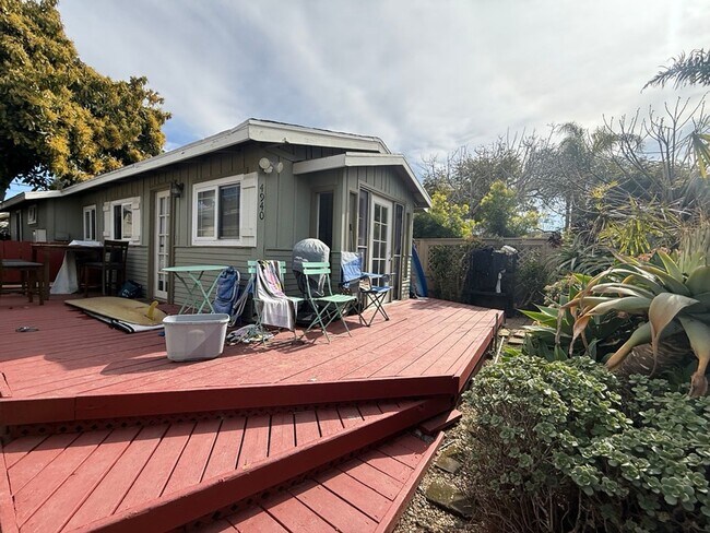 Building Photo - Coastal Living at its Finest: 2BD Ocean Beach Cottage!