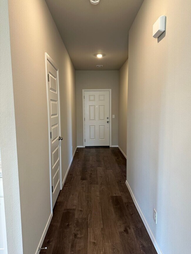 Building Photo - Brand-new 3 bedroom, 2 bath home located in historic Claremore