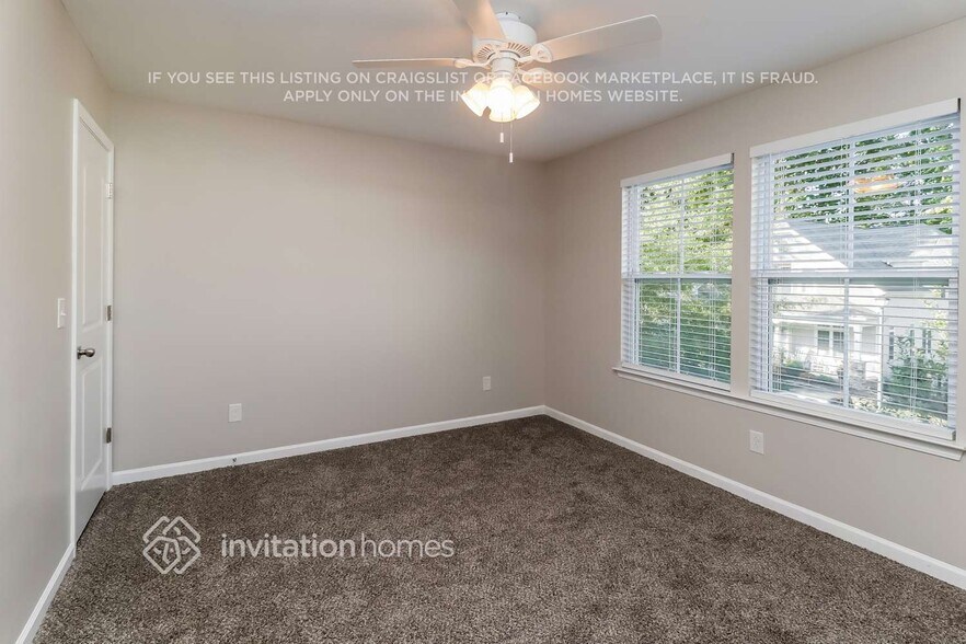 Building Photo - 8112 Dumphries Dr
