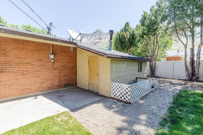 Building Photo - 564 E 700 N