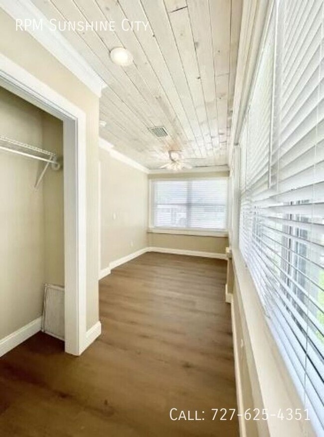 Building Photo - 7700 Boca Ciega Dr