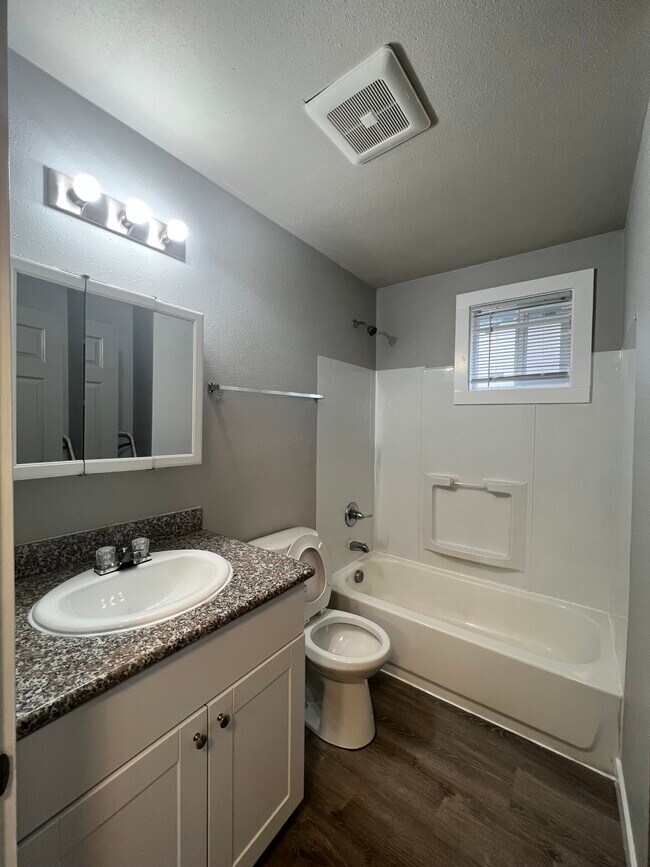 Building Photo - Briar Rose Apartments