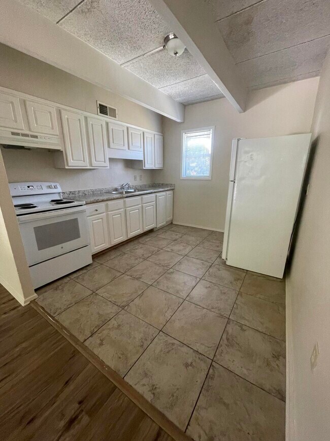 Building Photo - 6 Woodham Ave