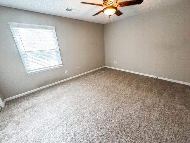 Building Photo - 2852 Leesburg Dr