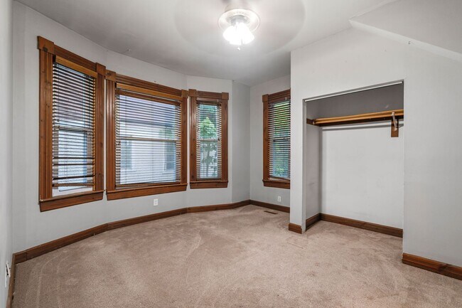 Building Photo - Maryland Lower near UWM