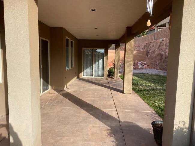 Building Photo - 2242 N Gunsight Dr