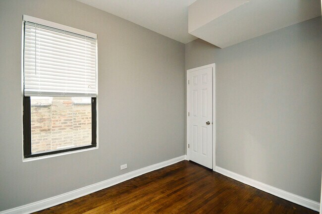 Building Photo - 3743 W Armitage Ave