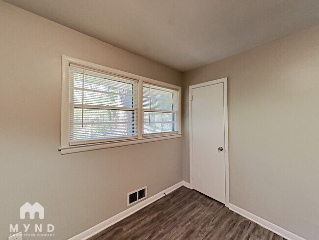 Building Photo - 3945 Camellia Trail