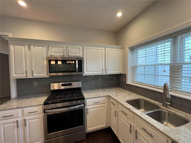 Building Photo - 230 Ascalon Ct
