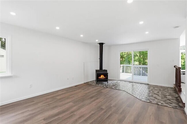 Building Photo - 40 Oak Hill Terrace