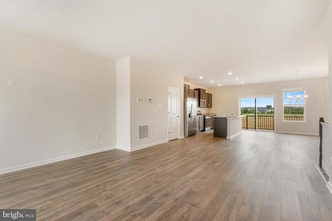 Building Photo - 463 Tiller St