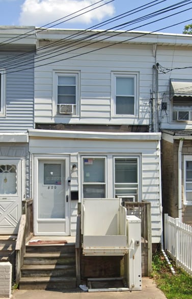 Primary Photo - 400 Forest St